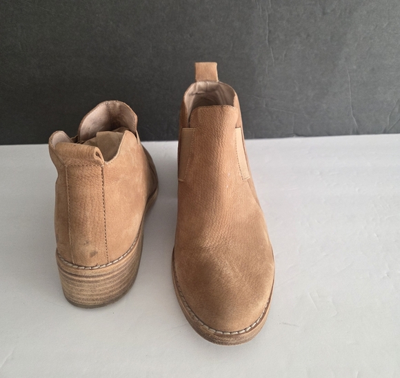 Eileen Fisher Brown  Suede Women's Ankle Boots Sz.7.5 - Picture 3 of 8